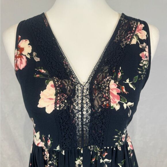 Dark navy and pink lace detail tiered floral babydoll dress size small - Picture 2 of 6